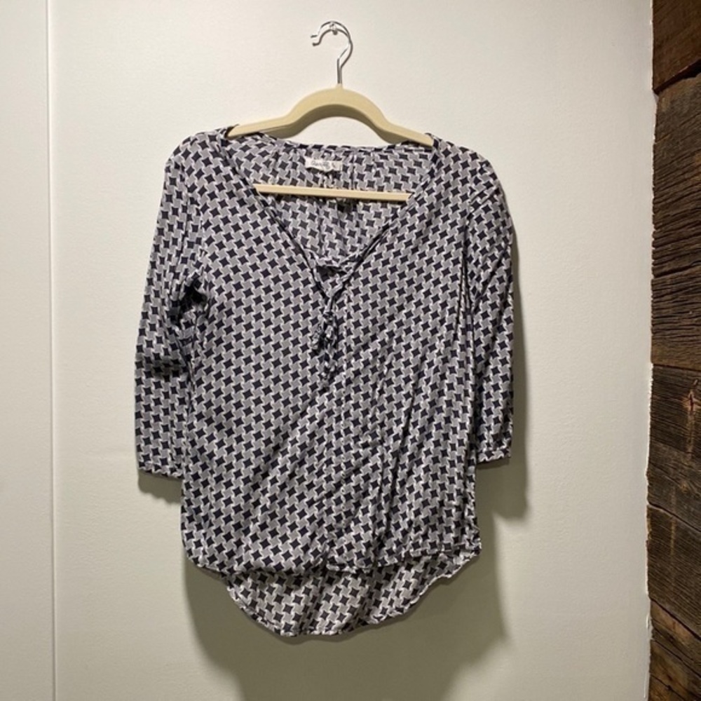 Patterned top from Aeropostale with 3/4 sleeves and ribbon tie, Size XS